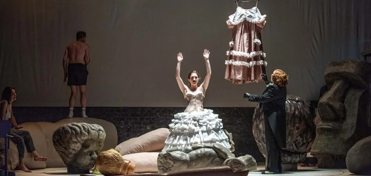 Zdjęcie Jakie buty do teatru: elegancja i komfort na każdą okazję