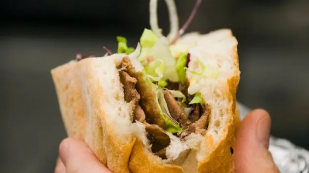 Zdjęcie Prawdziwy Turecki Kebab: Jak Wygląda i Czym R&oacute;żni Się od Polskiego?