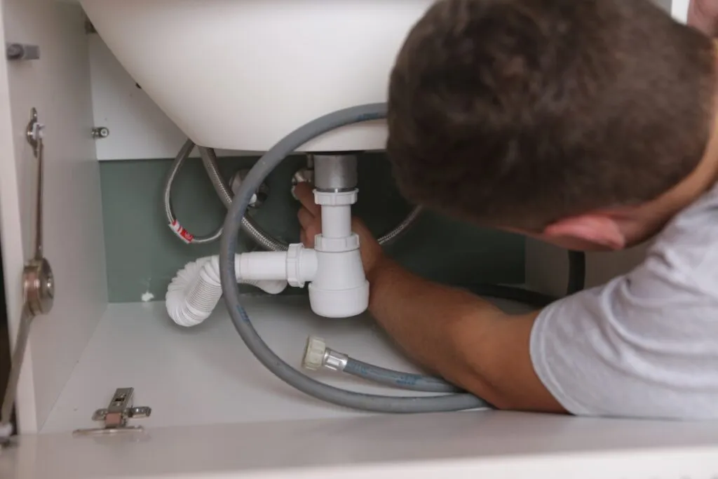 Zdjęcie Ile kosztuje godzina pracy hydraulika? Sprawdź aktualne ceny usług
