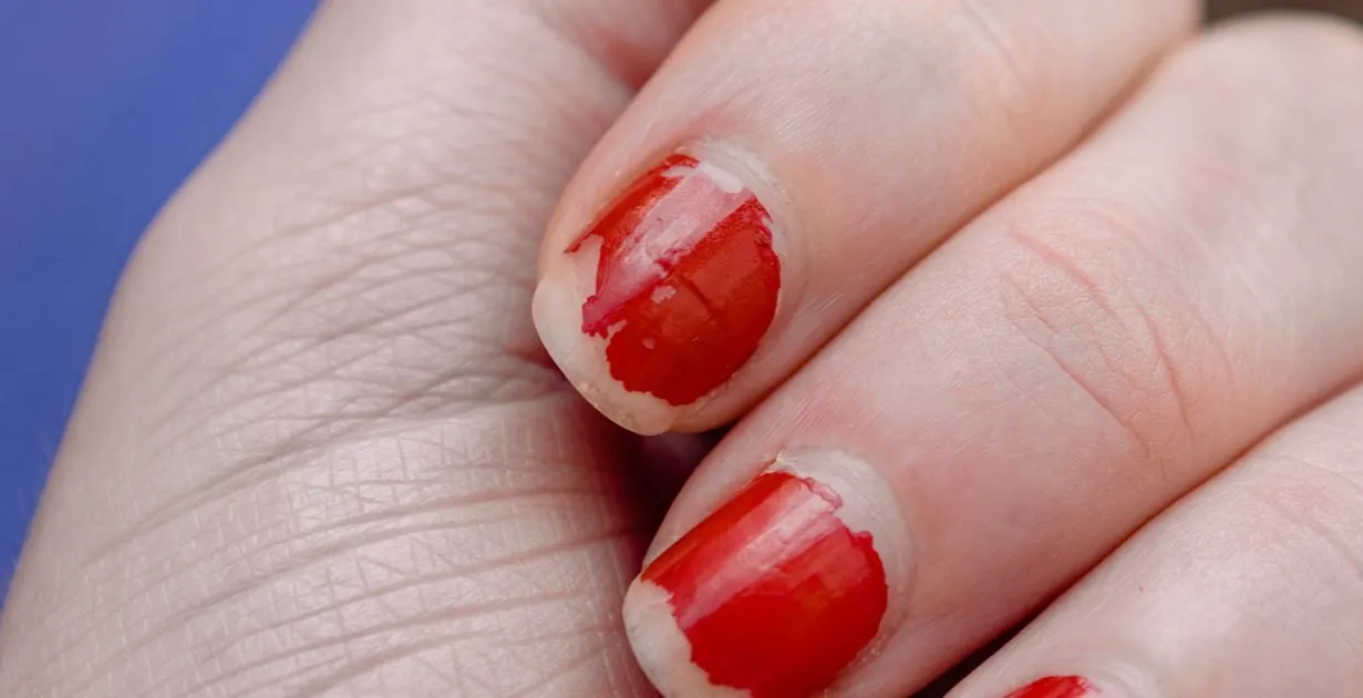Zdjęcie Dlaczego manicure tytanowy odpada? Przyczyny i jak temu zapobiec