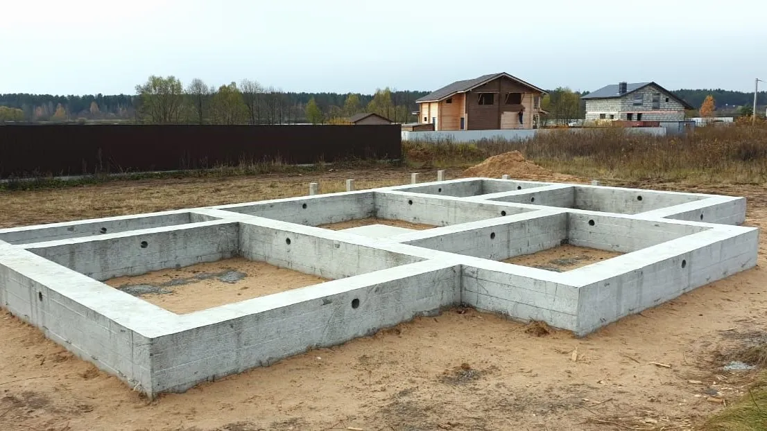 Zdjęcie Ława czy płyta fundamentowa - wybór idealnego fundamentu domu