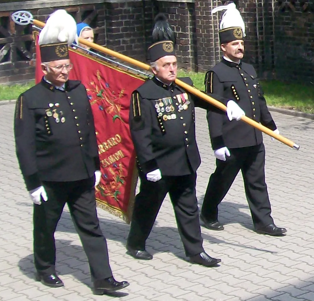Zdjęcie Jak nazywa się czapka górnika? Odkryj fascynującą historię czako