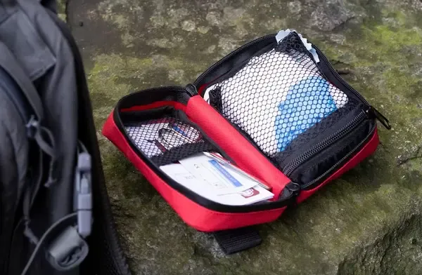 Zdjęcie Czego nie powinno być w apteczce? Unikaj tych niebezpiecznych przedmiotów