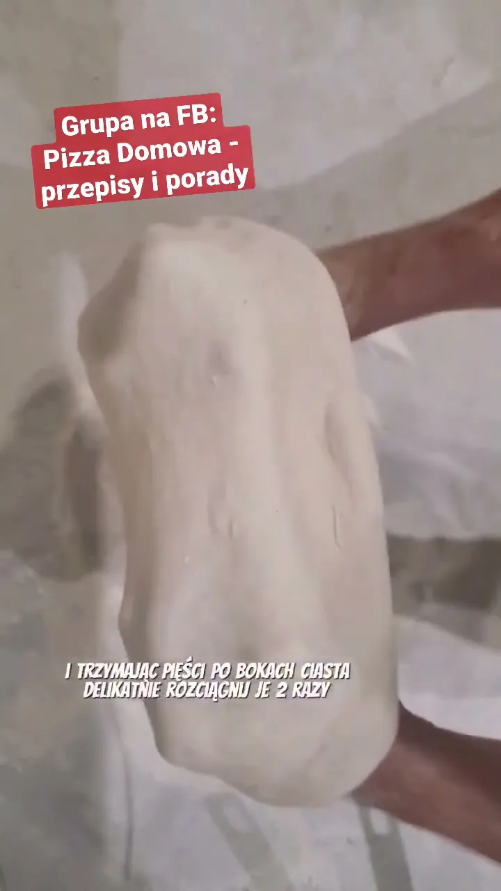 Zdjęcie Jak rozciągnąć ciasto na pizzę, aby uniknąć twardego spodu?