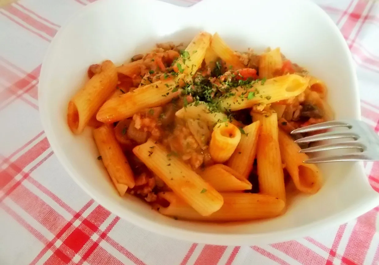 Zdjęcie Penne zapiekane w sosie pomidorowym – prosty przepis na smaczny obiad