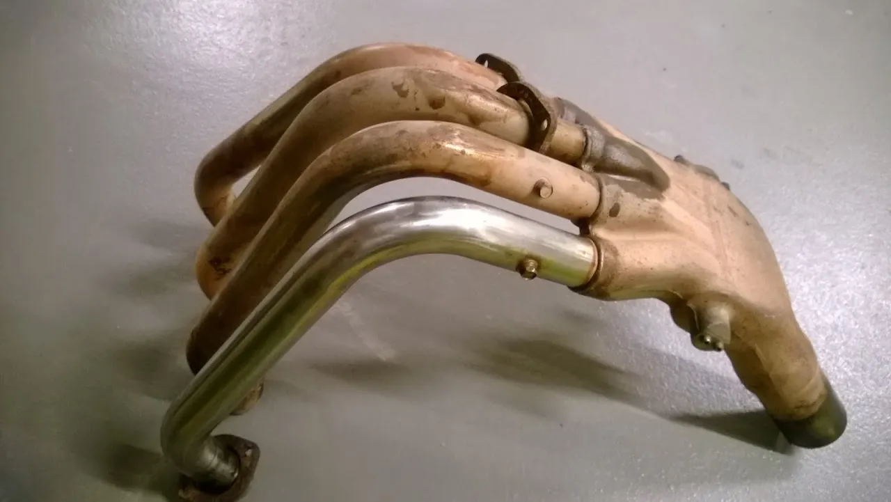 Zdjęcie Jak skutecznie wyczyścić wydech w motocyklu i uniknąć uszkodzeń