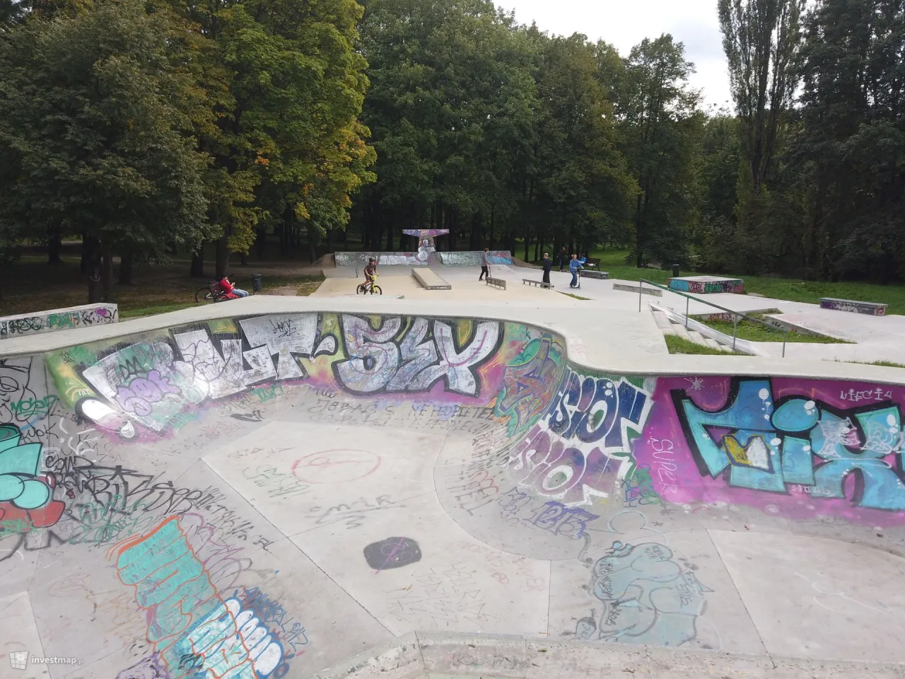 Zdjęcie Skatepark Park Lotników w Krakowie - wszystko, co musisz wiedzieć