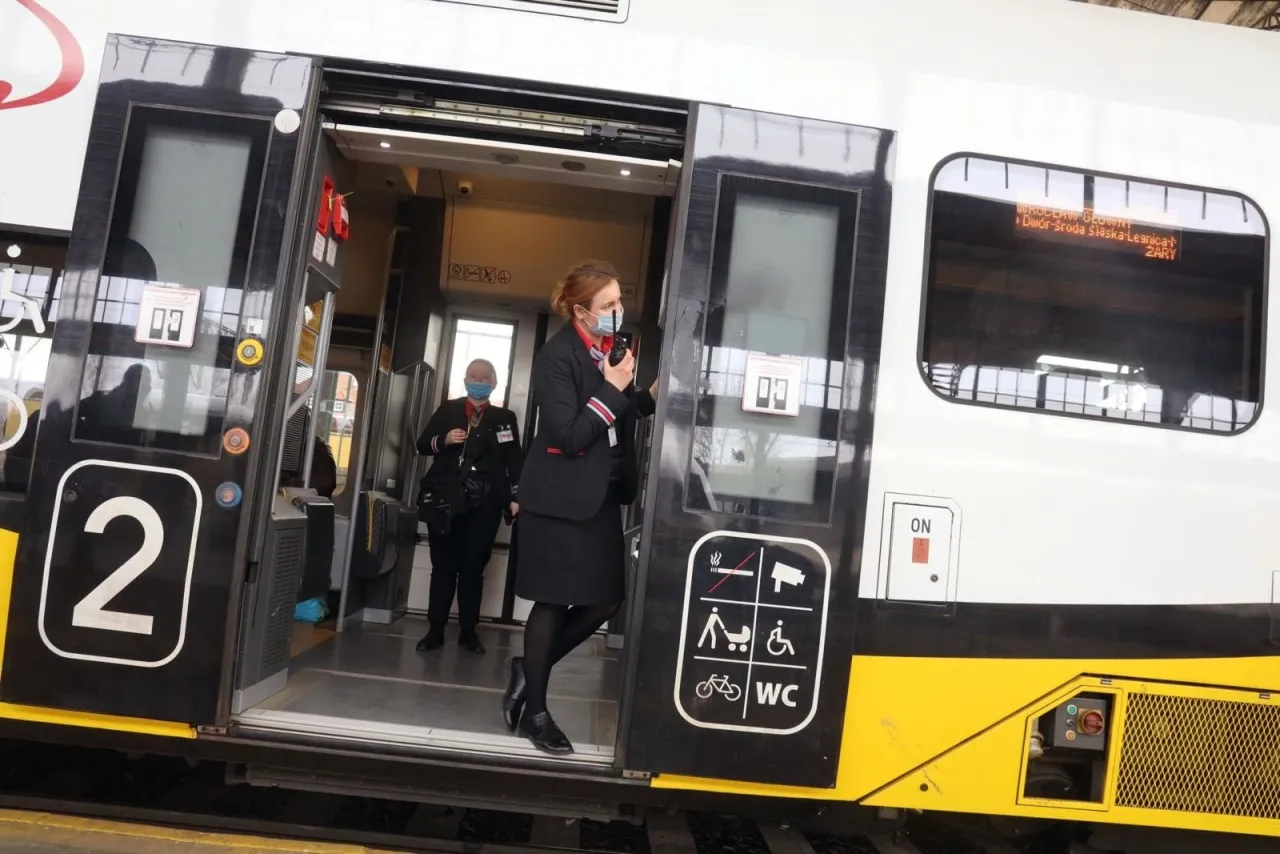 Zdjęcie Jak zostać konduktorem w PKP Intercity - wymagania i rekrutacja