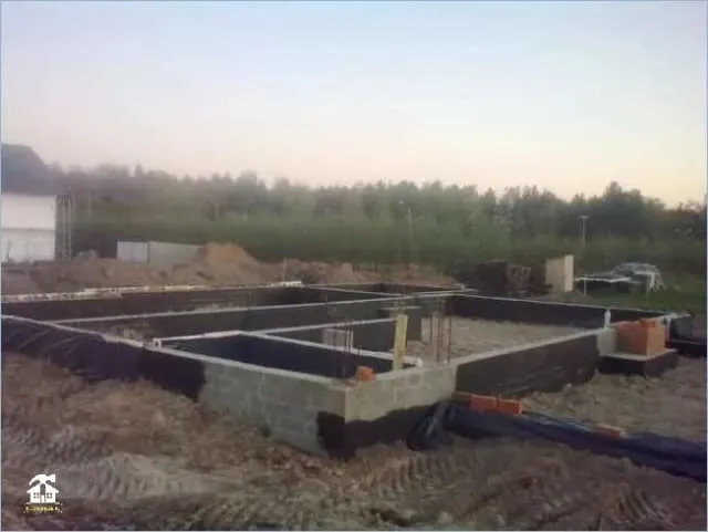 Zdjęcie Styrodur na fundamenty jaką grubość wybrać, aby uniknąć strat ciepła?