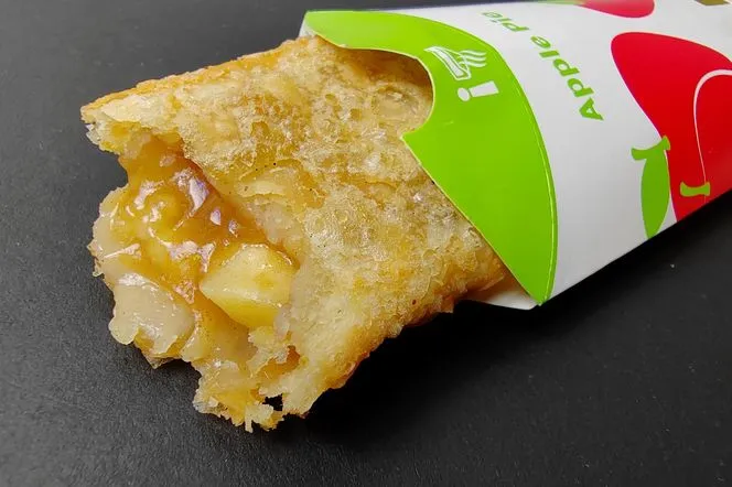 Zdjęcie Ile kalorii ma ciastko jabłkowe z McDonald&#039;s? Zaskakujące fakty!
