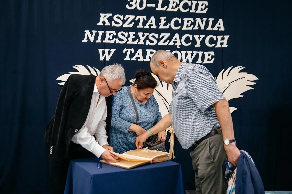 Zdjęcie Wsparcie edukacyjne dla niesłyszących w Tarnowie - poznaj możliwości