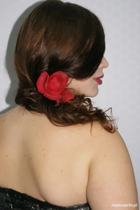 Zdjęcie Jaka fryzura do hiszpanki pasuje najlepiej i podkreśla elegancję