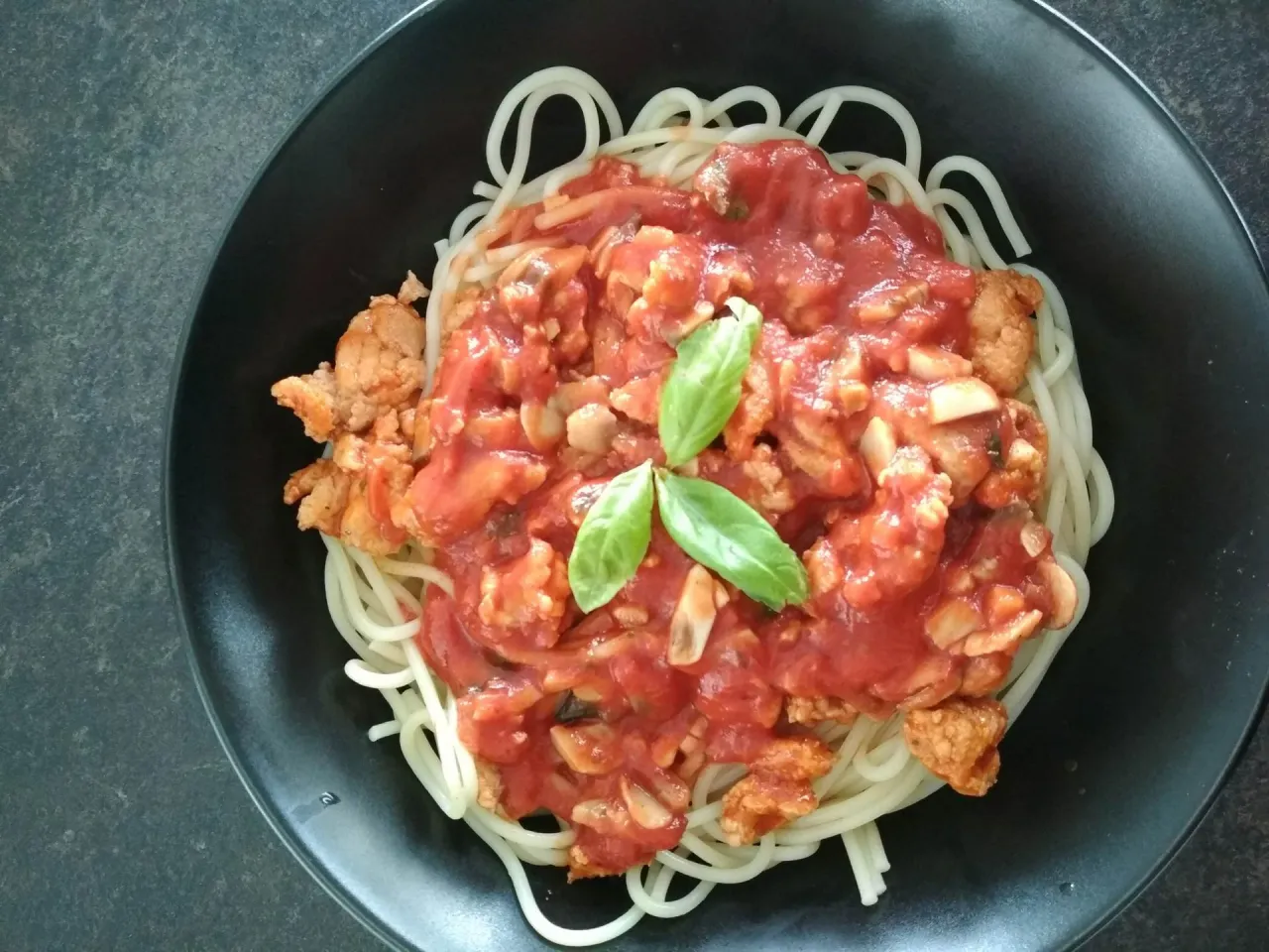 Zdjęcie Szybkie i pyszne spaghetti z koncentratu pomidorowego w 15 minut