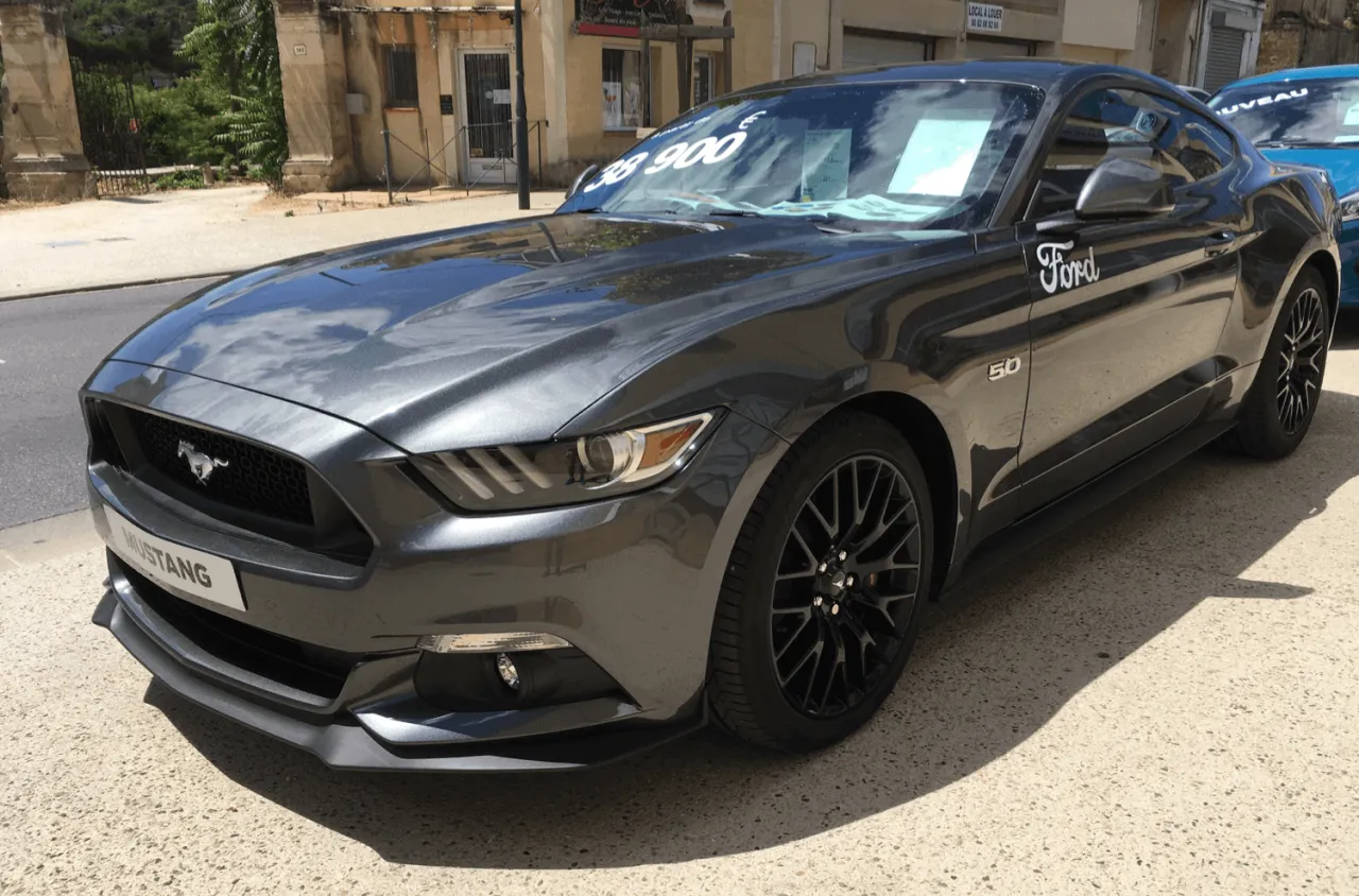 Zdjęcie Ford Mustang - czy warto go kupić? Poznaj prawdę o legendarnym muscle car