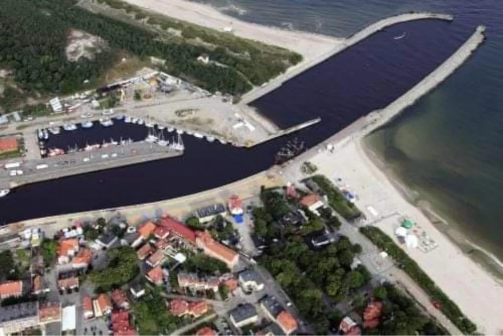 Zdjęcie Łeba czy Ustka - Które miejsce na wakacje wybrać i dlaczego?