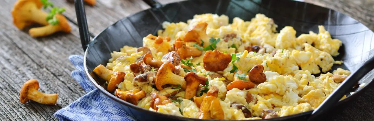 Zdjęcie Ile kalorii ma jajecznica z 4 jaj? Sprawdź, co wpływa na kaloryczność