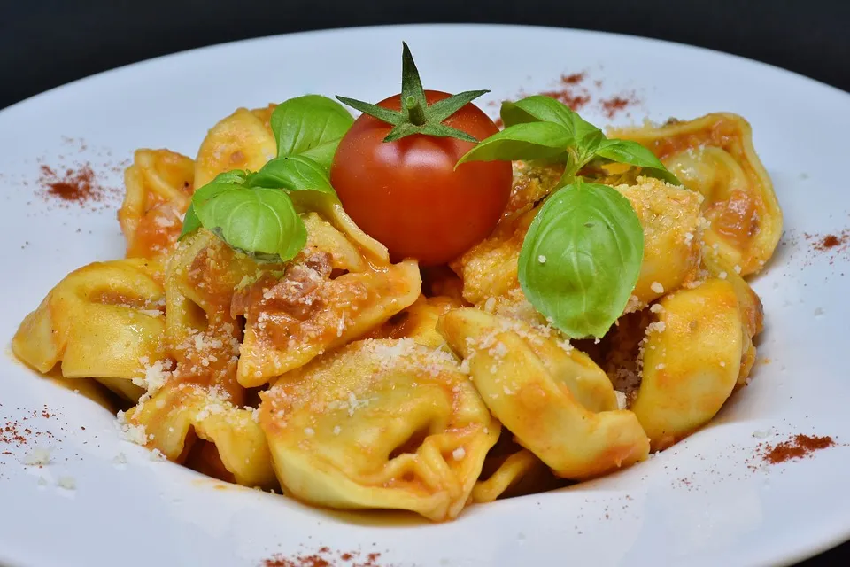Zdjęcie Jak podać tortellini z serem? Smakowite pomysły na dodatki