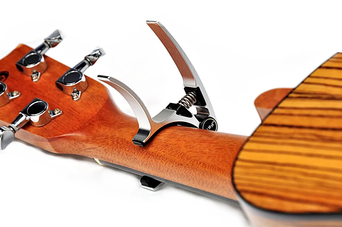 Zdjęcie Jaki kapodaster do ukulele wybrać? Kluczowe wskazówki i modele.
