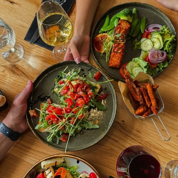 Zdjęcie Gdzie zjeść w Nowym Sączu? Odkryj najlepsze restauracje i smaki