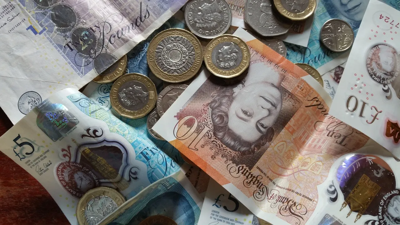 Zdjęcie Jak przeliczyć 1 funt brytyjski na PLN? Kurs GBP i przydatne porady