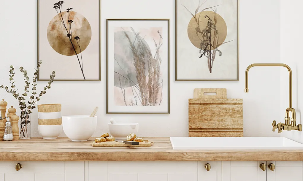 Zdjęcie Co na wolną ścianę w kuchni? 10 inspirujących pomysłów na dekoracje
