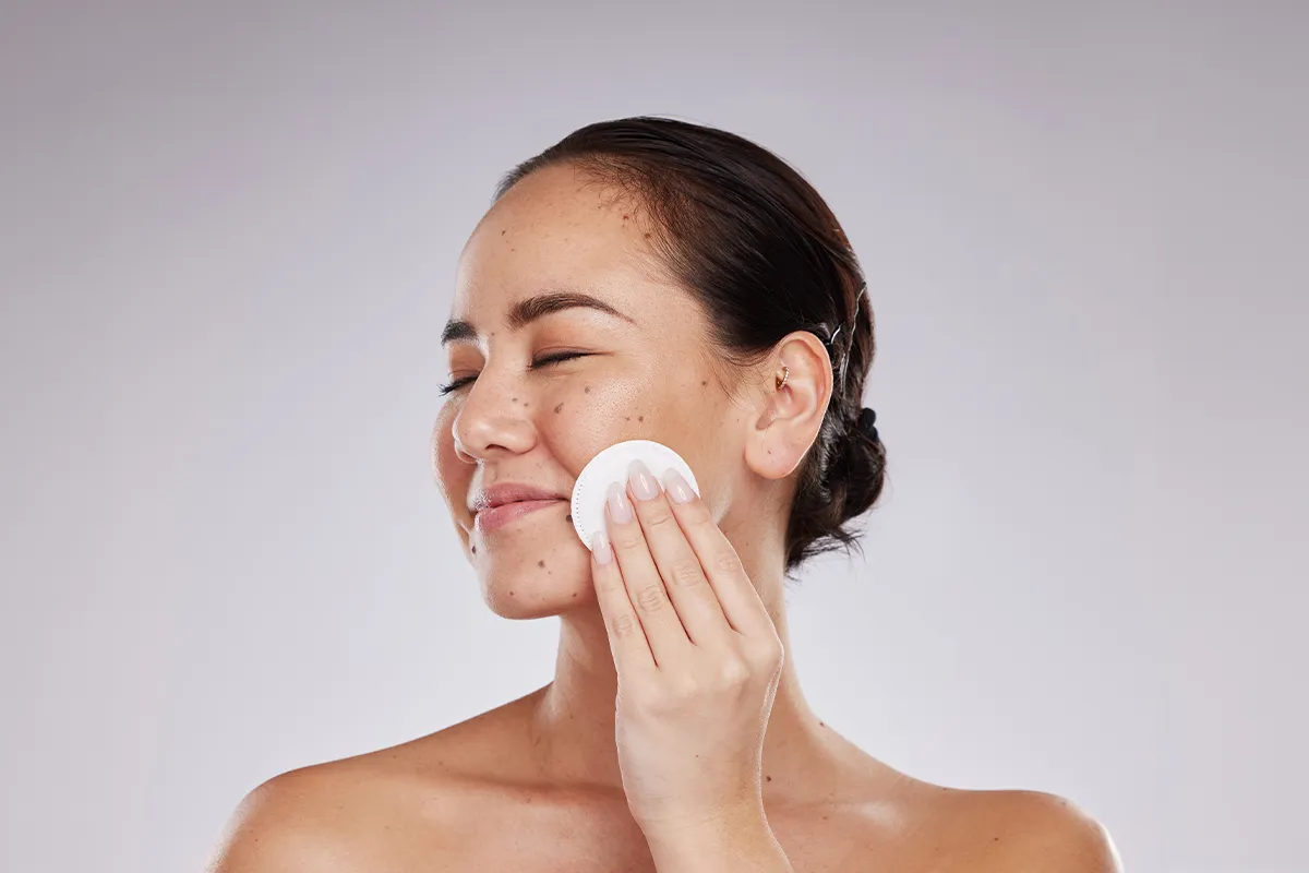 Zdjęcie Limpieza facial piel grasa: técnicas efectivas para controlar el brillo