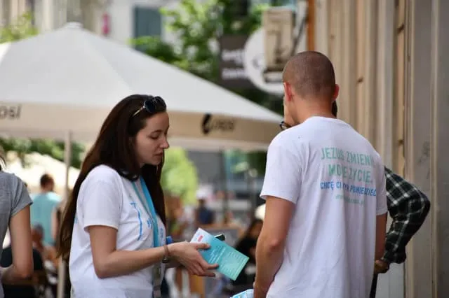 Zdjęcie Czy świadek Jehowy może być z katolikiem? Wyzwania i różnice w wierzeniach