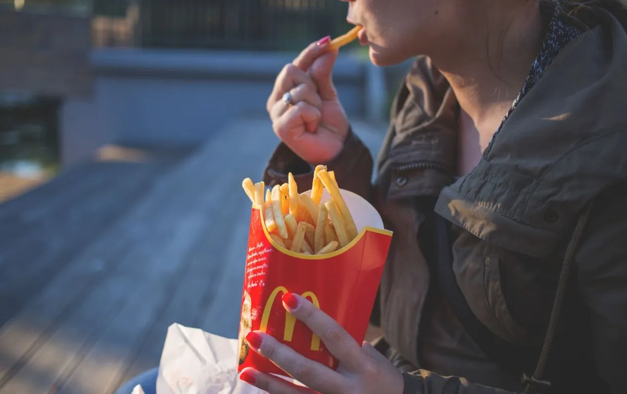 Zdjęcie Ile kcal mają frytki domowe? Zaskakująca kaloryczność i porady
