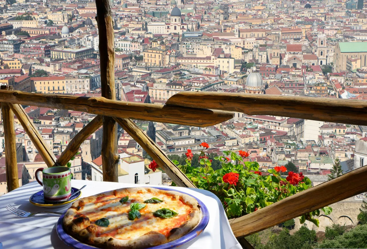 Zdjęcie Neapol gdzie zjeść: najlepsze miejsca na autentyczną pizzę i dania