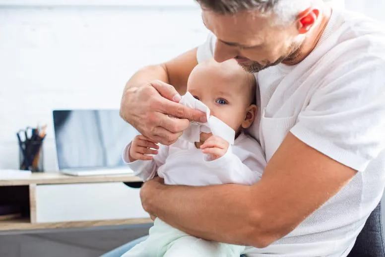 Zdjęcie Skuteczne leki na katar u niemowlaka - co podać, aby ulżyć?