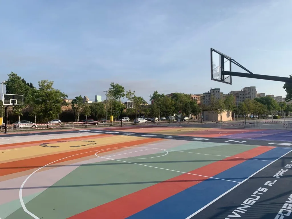 Zdjęcie Todo lo que necesitas saber sobre la pista de baloncesto Parque del Poblenou