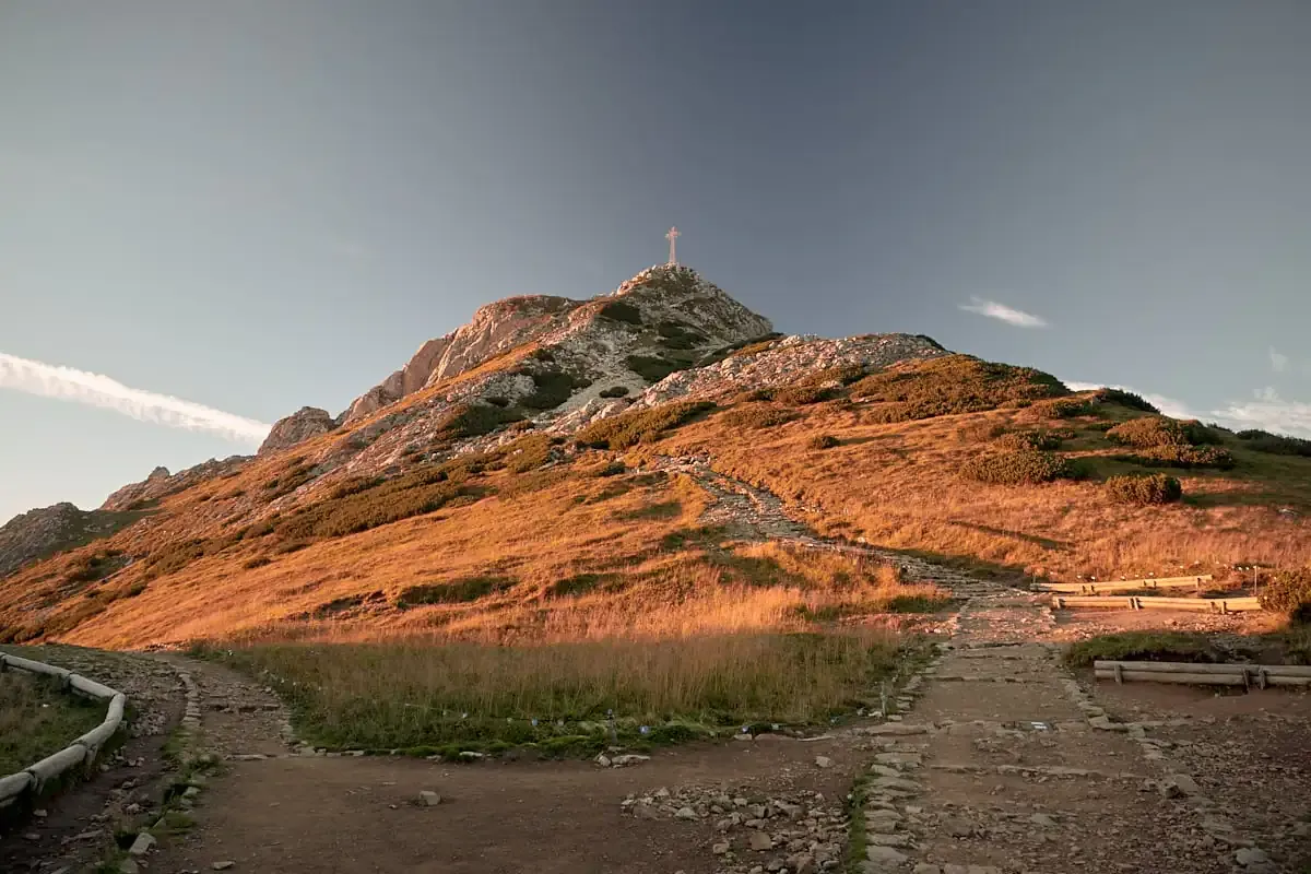Zdjęcie Jak dostać się na Giewont? Sprawdzone trasy i porady dla turystów