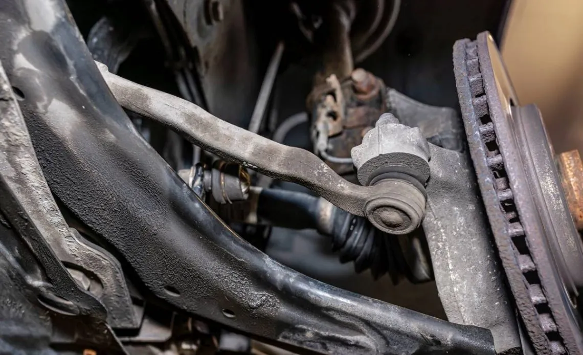 Zdjęcie 5 alarmujących oznak że wahacz w aucie się psuje. Jego budowa!