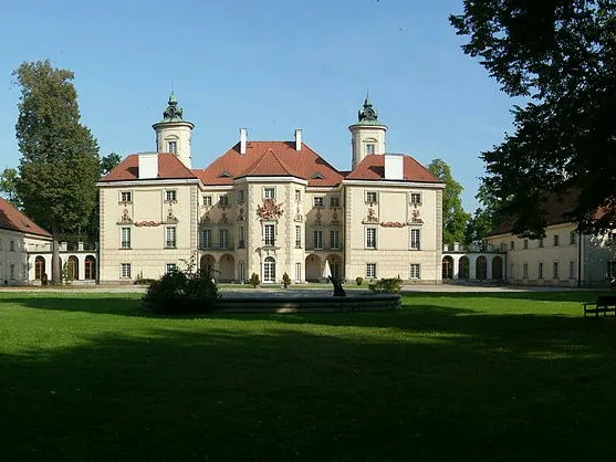 Zdjęcie Pałac Bielińskich w Otwocku Wielkim - Historia i tajemnice zabytku