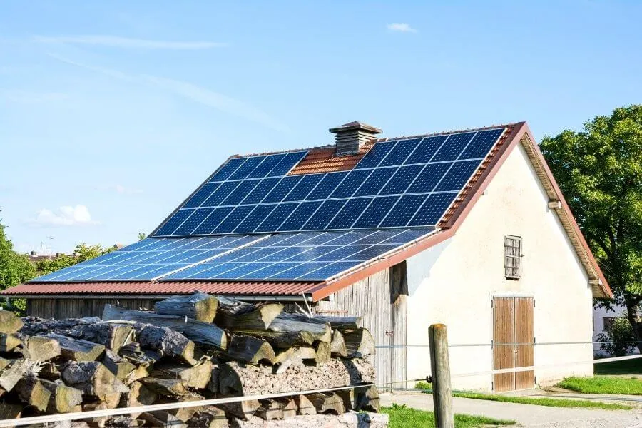 Zdjęcie Ile prądu wyprodukuje elektrownia fotowoltaiczna 10 kW w różnych warunkach?