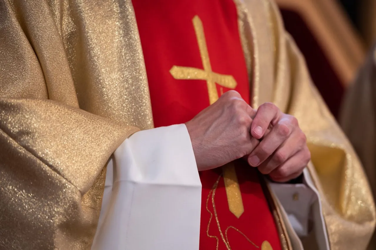 Zdjęcie Ile zarabia ksiądz? Zaskakujące fakty o wynagrodzeniach duchownych