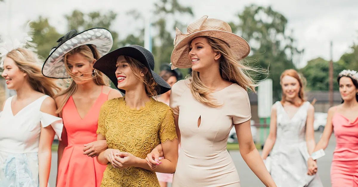 Zdjęcie Jaką sukienkę na poprawiny dla gościa wybrać, aby błyszczeć?