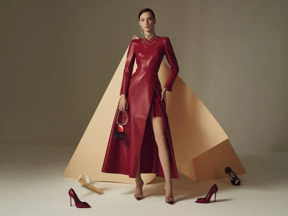 Zdjęcie Jaka biżuteria do czerwonej sukienki, aby uniknąć modowych wpadek?