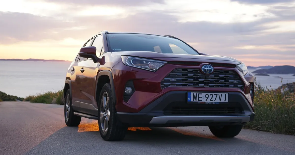 Zdjęcie Ile naprawdę pali Toyota RAV4 Hybrid? Sprawdź realne zużycie paliwa