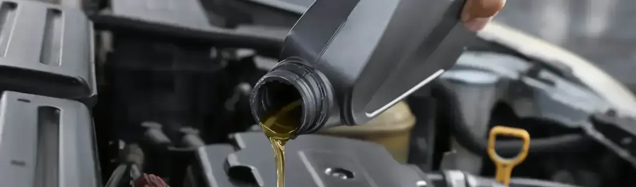 Zdjęcie Motul 8100 X-Clean 5W-40 - Wszystko, co musisz wiedzieć o syntetycznym oleju silnikowym
