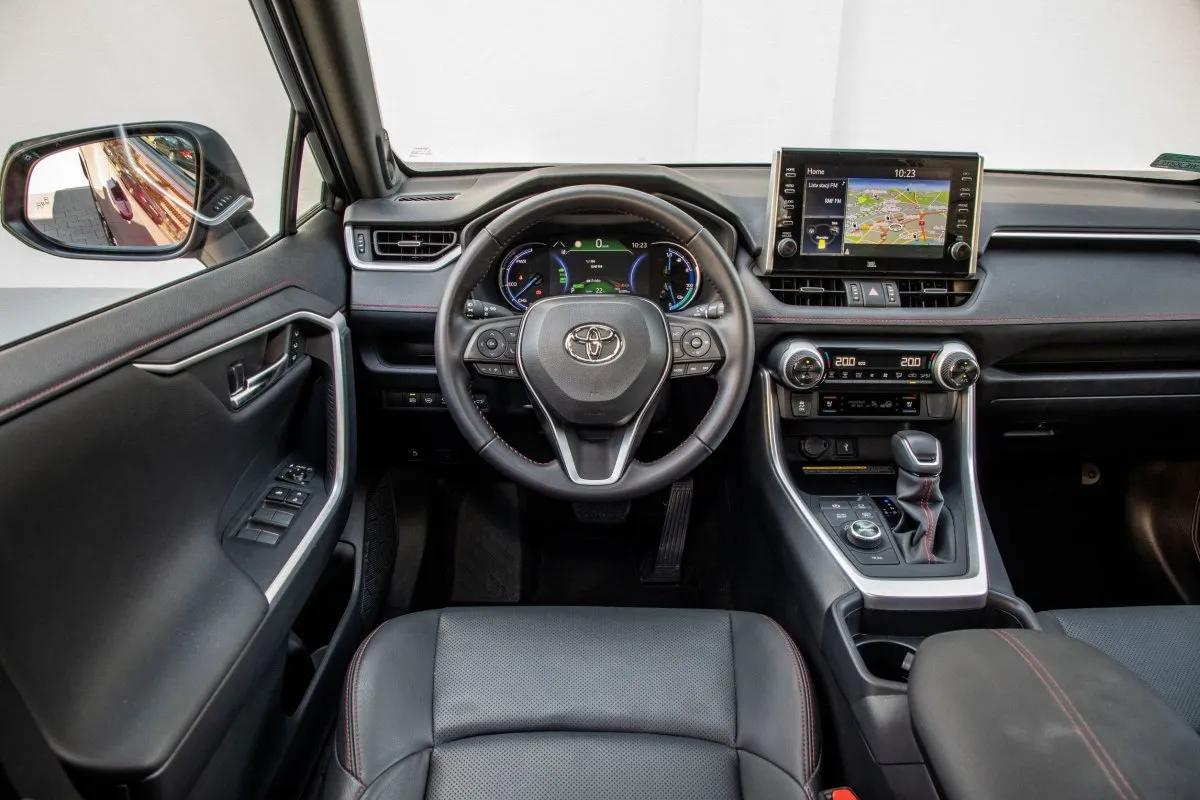 Zdjęcie Ile pali Toyota RAV4 Hybrid? Prawdziwe zużycie paliwa w praktyce