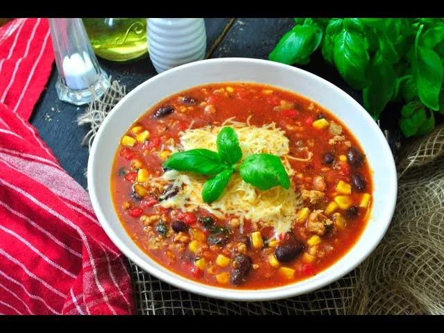 Zdjęcie Zaskakująca zupa cygańska z mielonym mięsem! Smak, który uwodzi