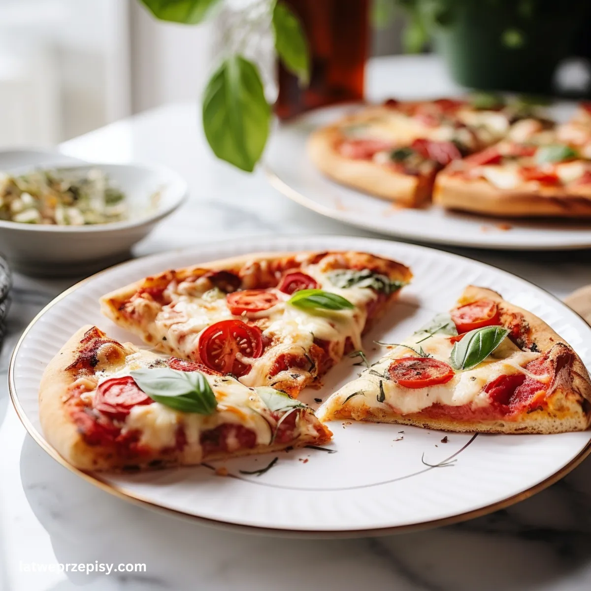 Zdjęcie Jak odgrzać pizzę w mikrofali: 7 trików na idealny smak i teksturę