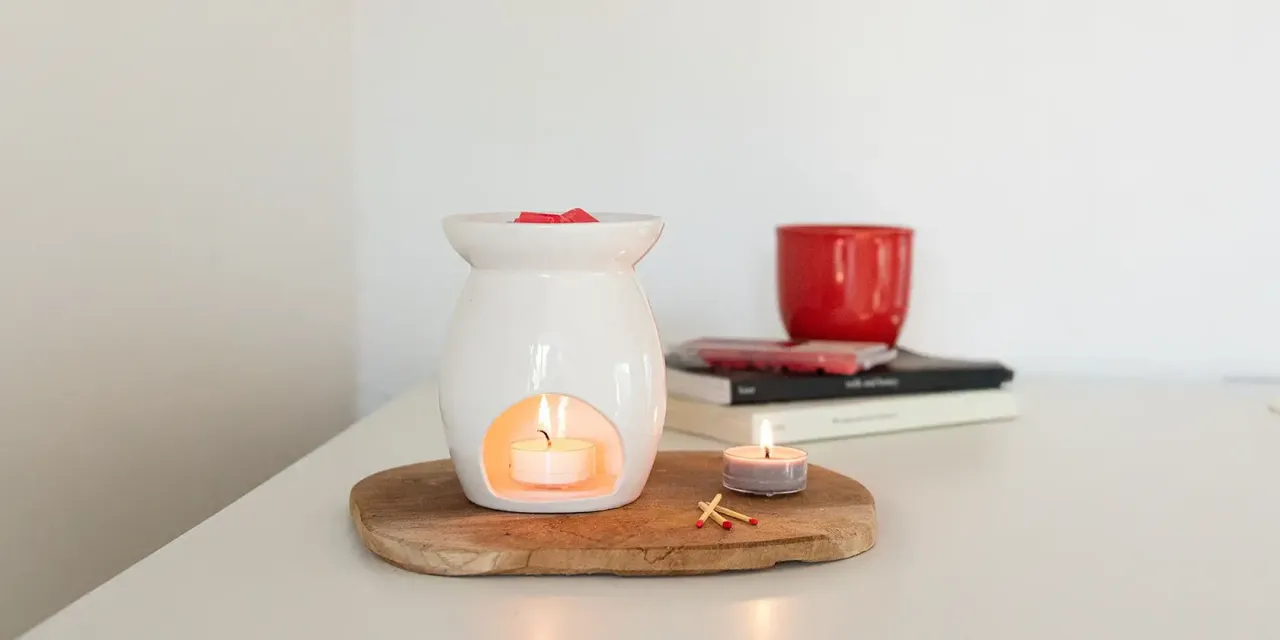 Zdjęcie Jak używać wosku do kominka: proste kroki i cenne wskazówki