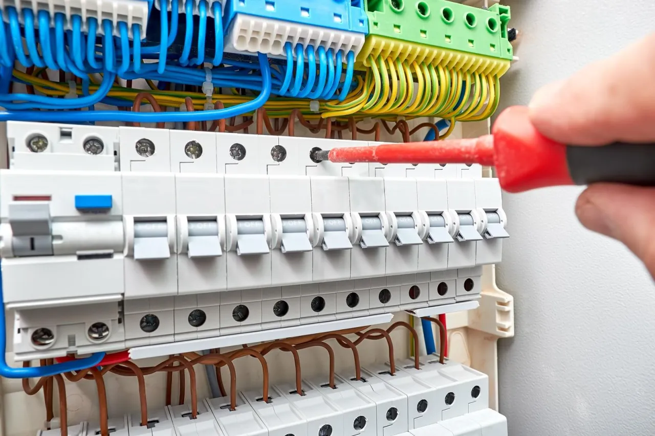 Zdjęcie Co to jest elektryka? Zrozumienie podstawowych pojęć i zastosowań