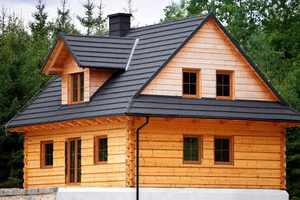 Zdjęcie Elewacje domów drewnianych: rodzaje, style i inspiracje 2025