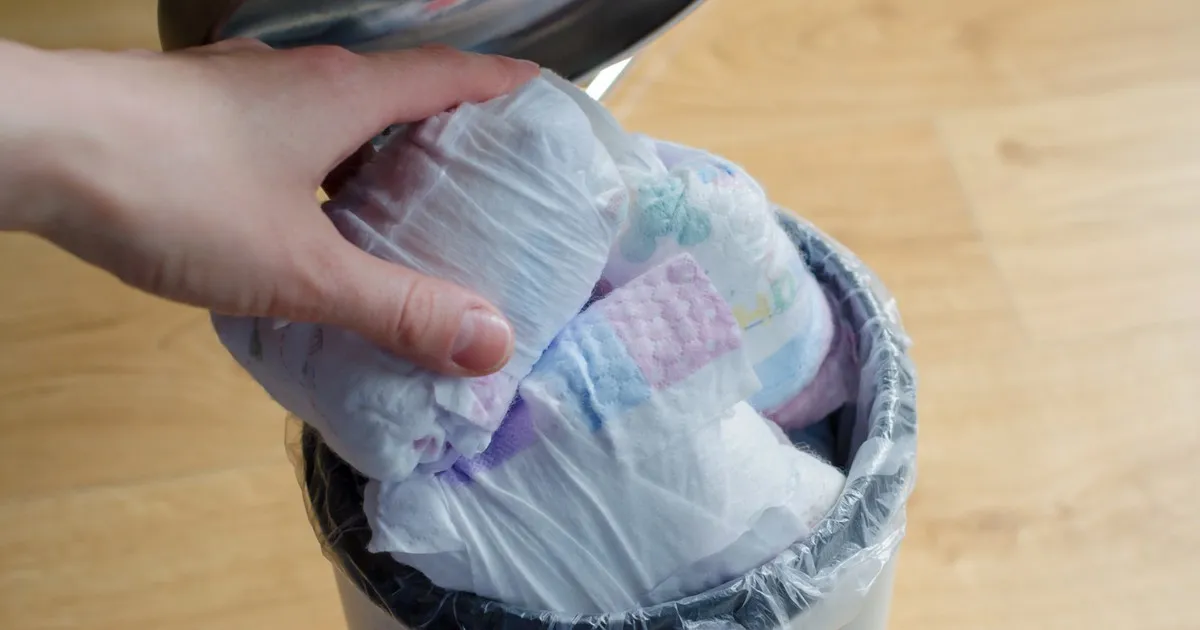 Zdjęcie Gdzie wyrzucać zużyte pampersy? Oto, co musisz wiedzieć, aby nie zaszkodzić środowisku