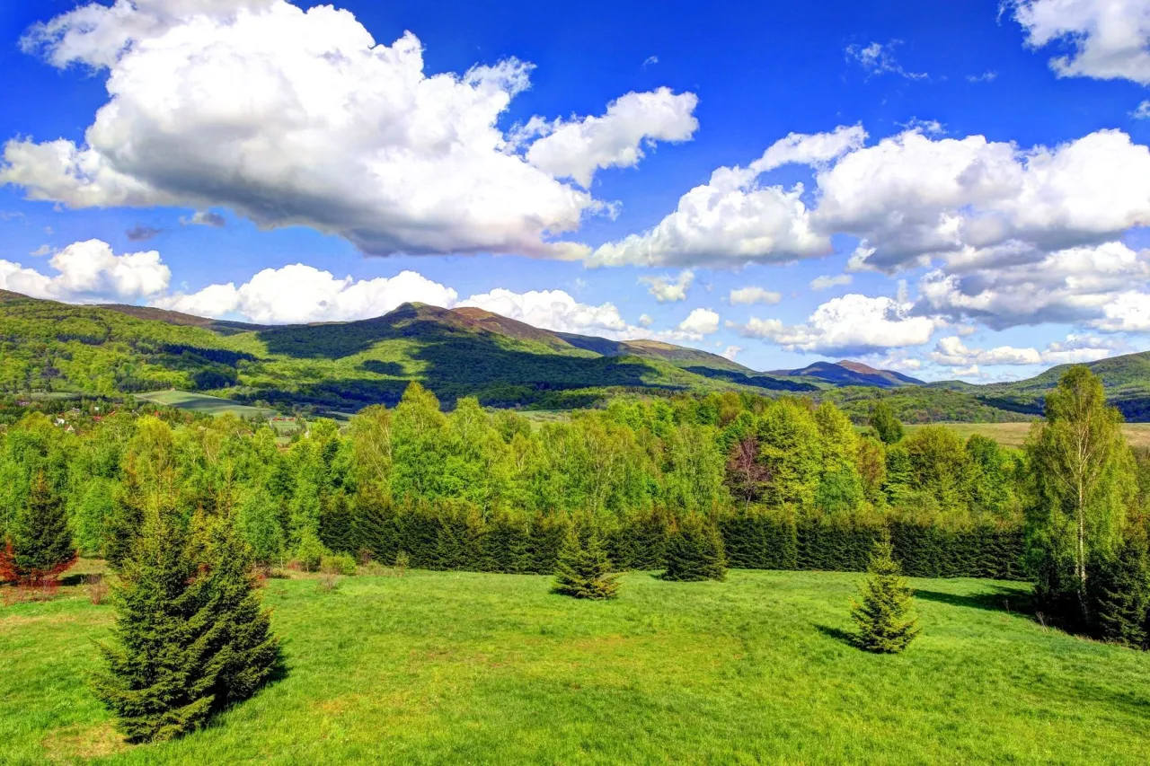 Zdjęcie Ustrzyki Dolne: Atrakcje Całoroczne - Od Stok&oacute;w po Szlaki