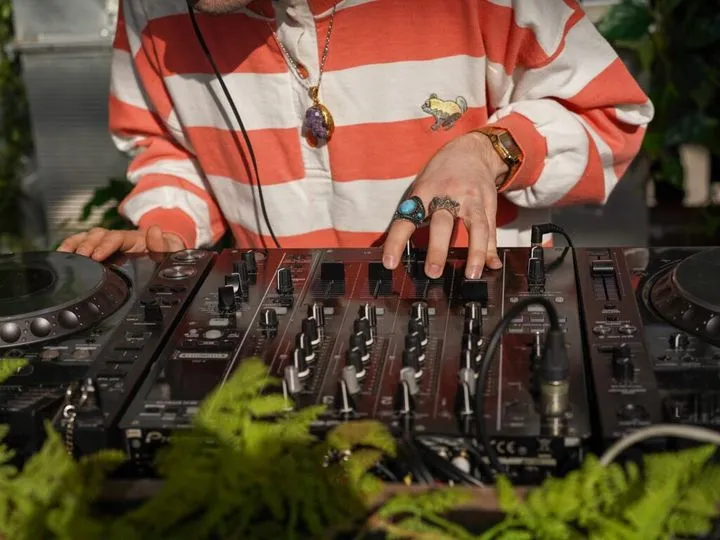 Zdjęcie Jaka konsola DJ na początek? Wybierz mądrze i oszczędzaj!