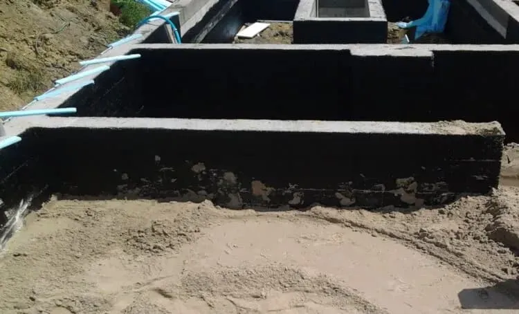Zdjęcie Czym malować fundament, aby uniknąć problemów z wilgocią?